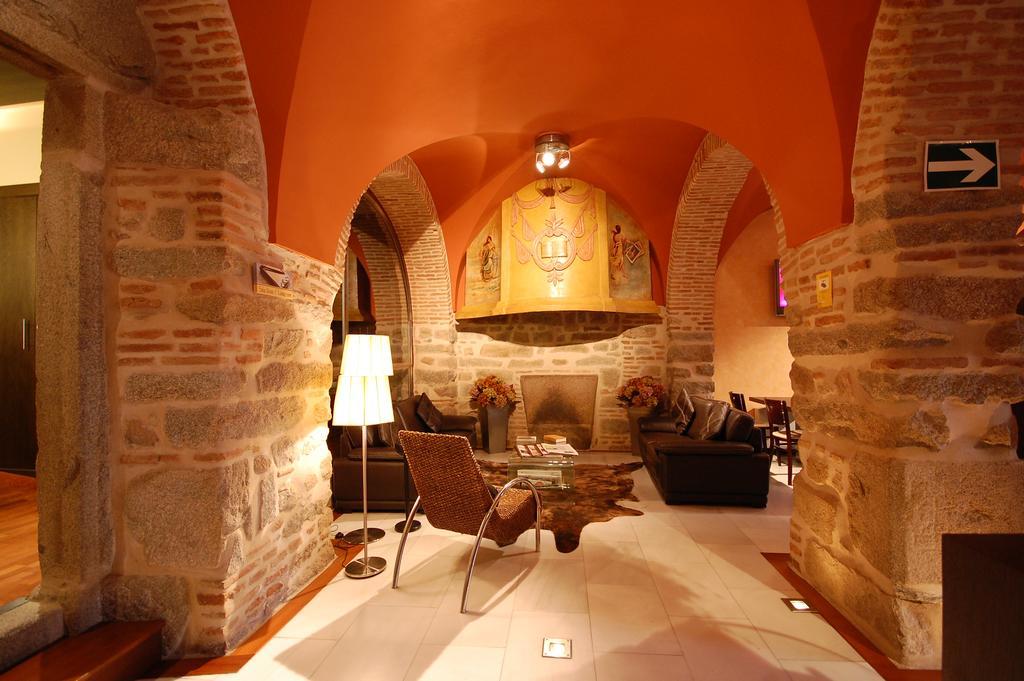 Usias Hotel