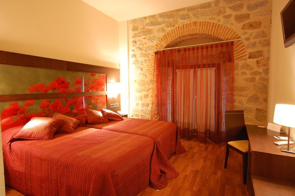 Hotel Usias Dos Torres