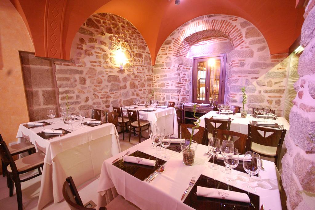 Hotel Usias Dos Torres
