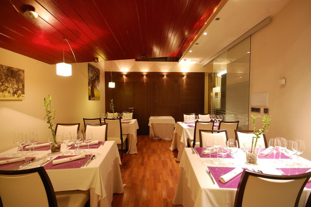 Usias Hotel
