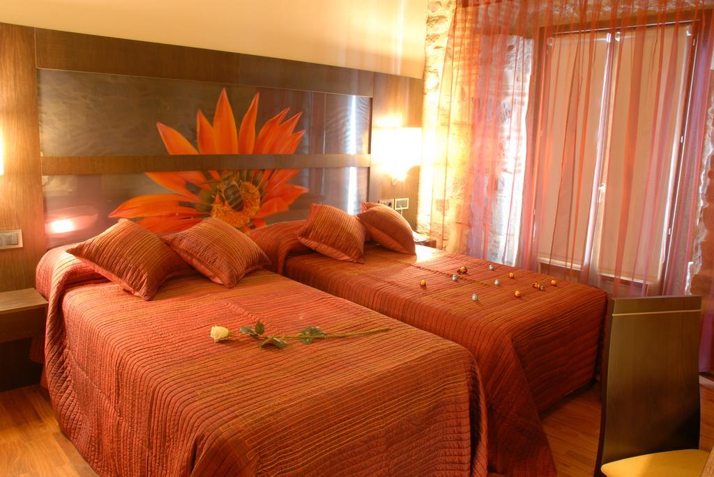 Hotel Usias Dos Torres
