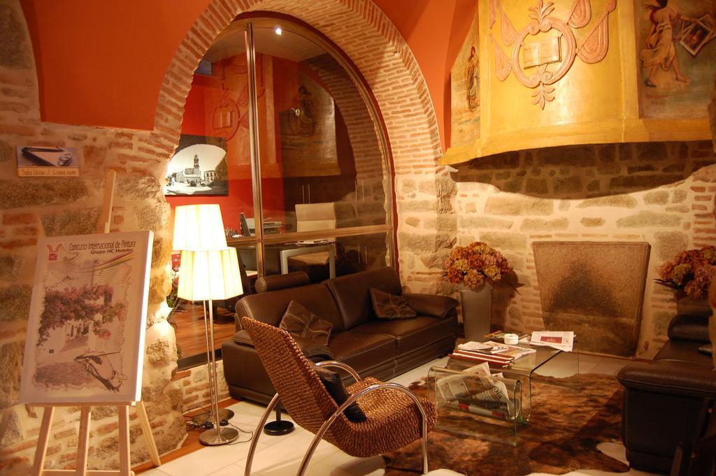 Hotel Usias Dos Torres