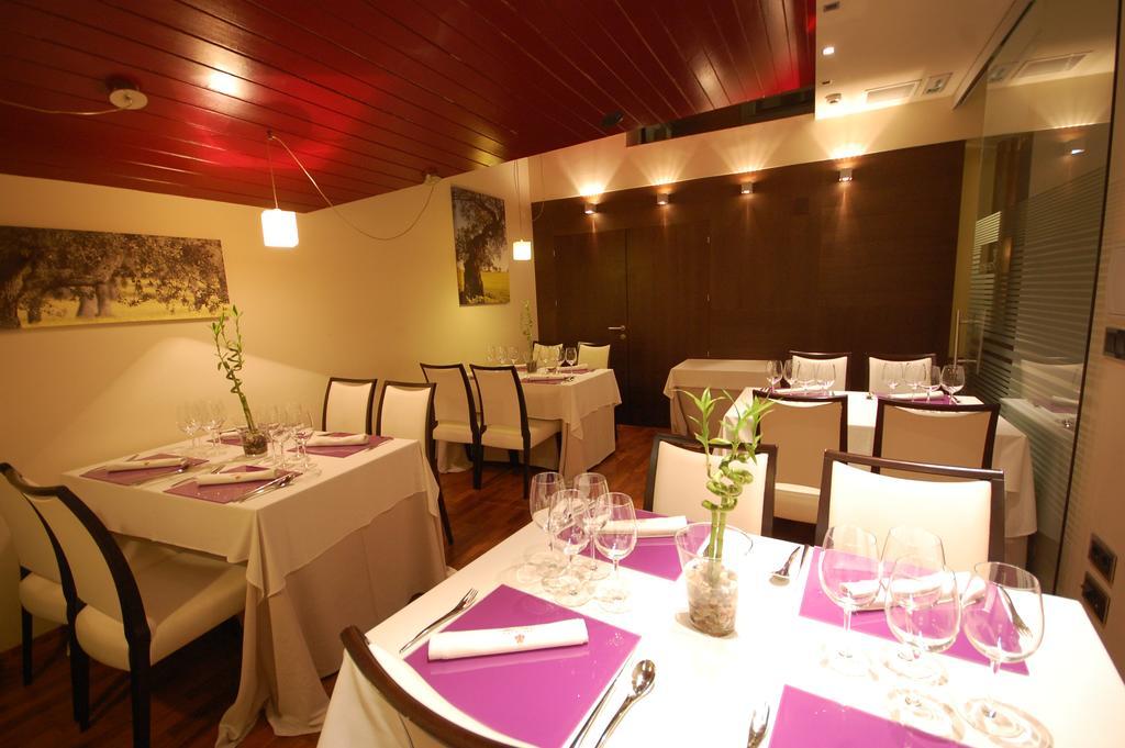 Usias Hotel 3*