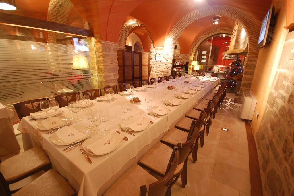 Usias Hotel 3*